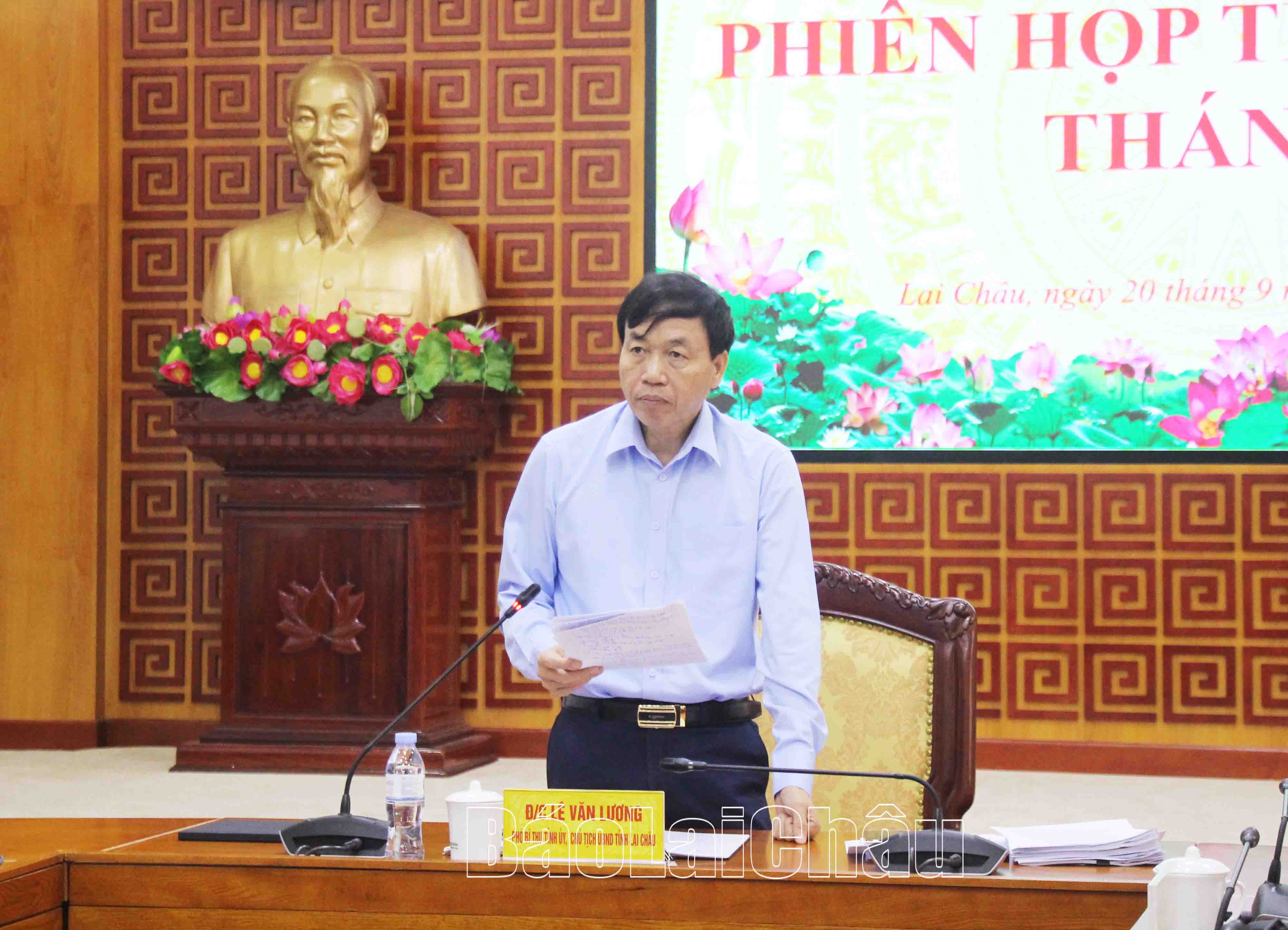 Đồng chí Lê Văn Lương – Phó Bí thư Tỉnh ủy, Chủ tịch UBND tỉnh phát biểu kết luận phiên họp.
